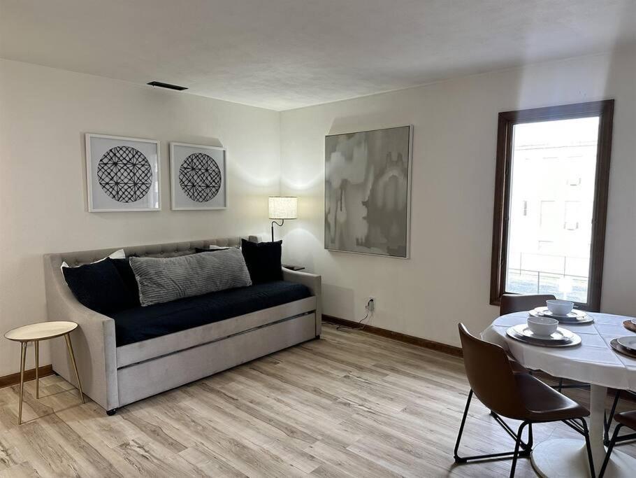 Appartement Capital On 6th Street - King Bed / Downtown! *